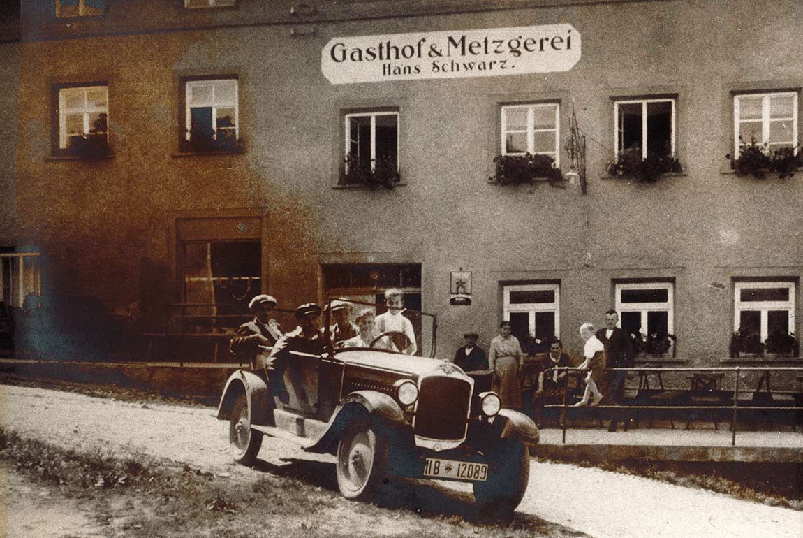 Historisches schwarz-weiß Bild des früheren Gasthof Schwarz